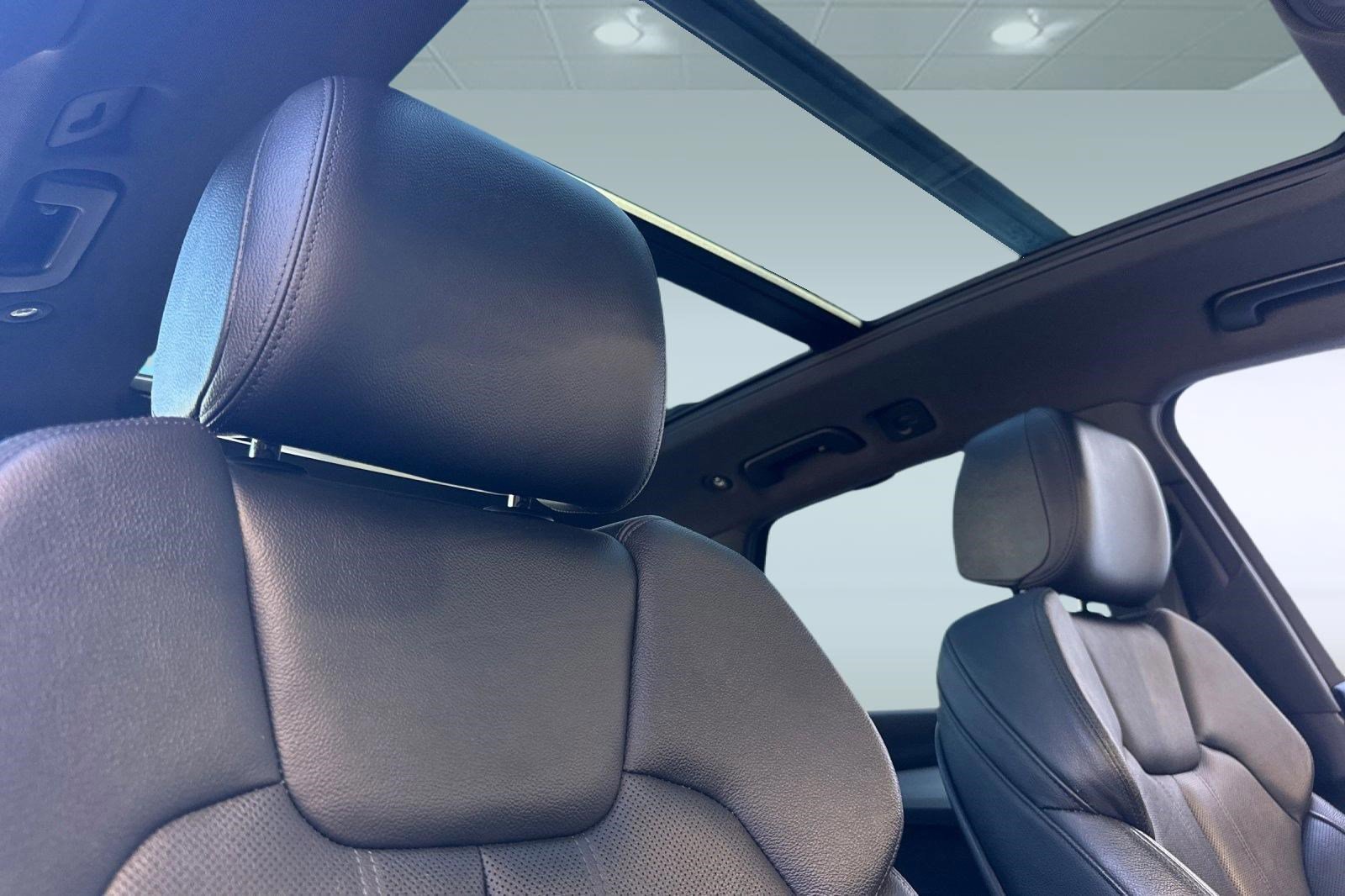 Used 2019 Audi SQ5 Premium Plus w/ Premium Plus Package image 26