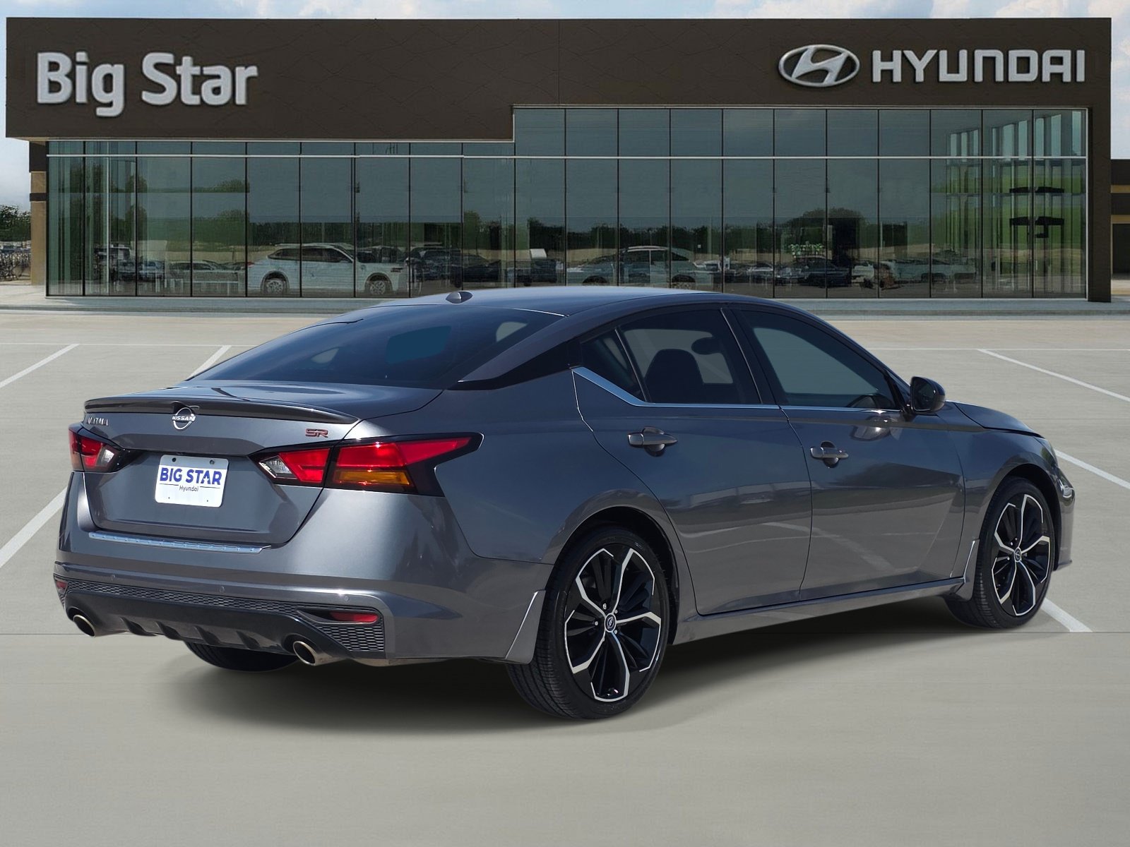 Used 2023 Nissan Altima 2.5 SR w/ SR Premium Package FWD image 4