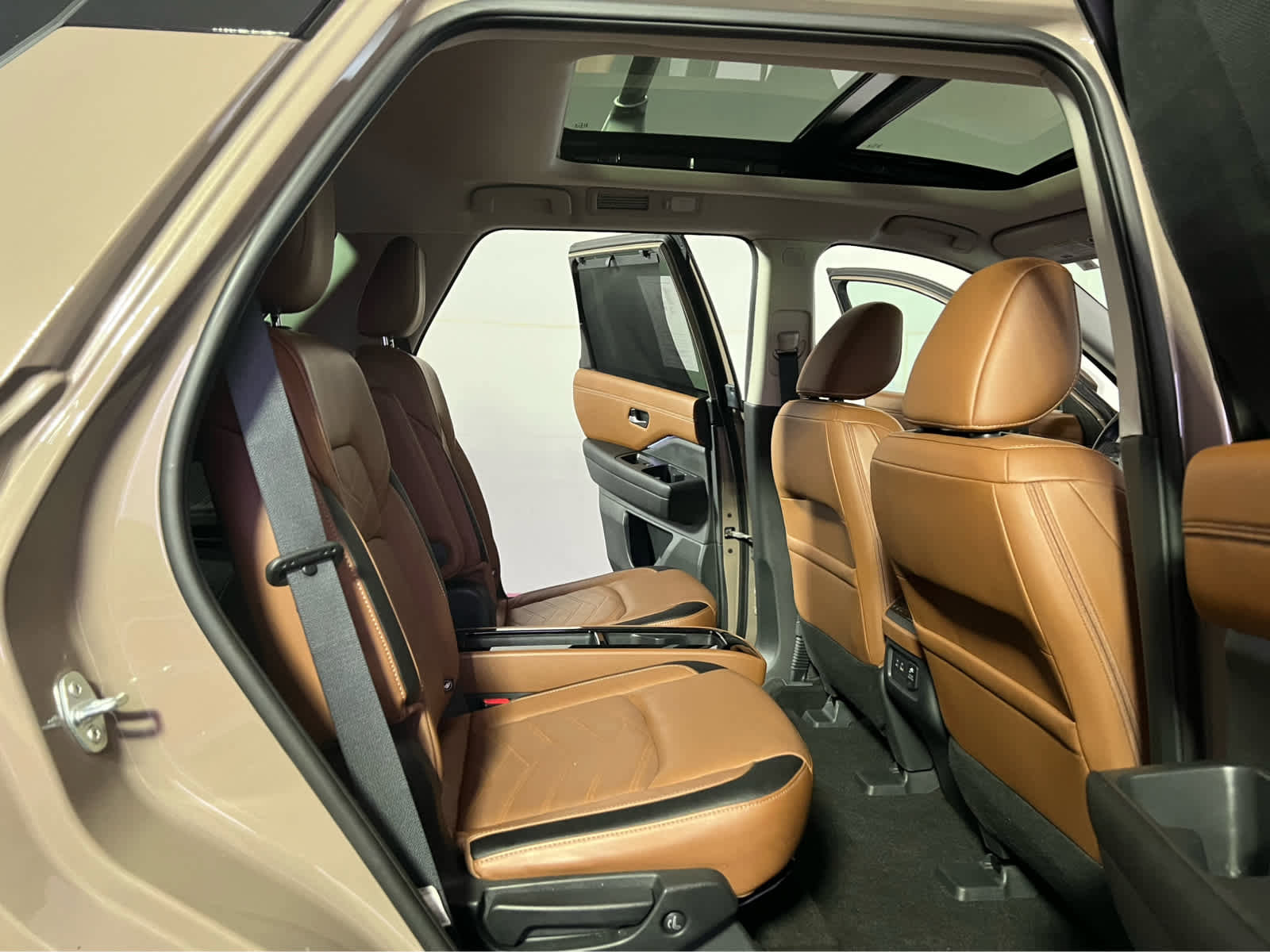 Used 2023 Nissan Pathfinder Platinum image 29