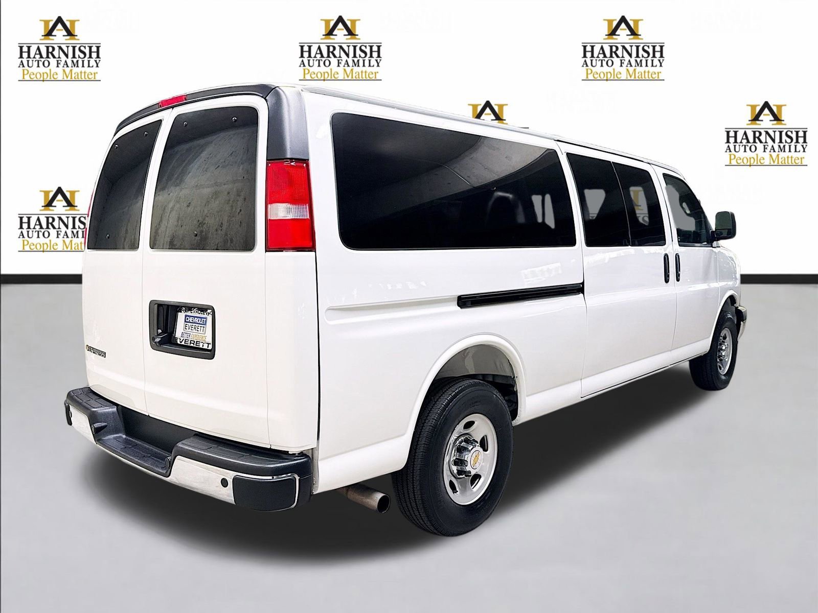 Used 2025 Chevrolet Express 3500 LT w/ LT Preferred Equipment Group RWD image 6