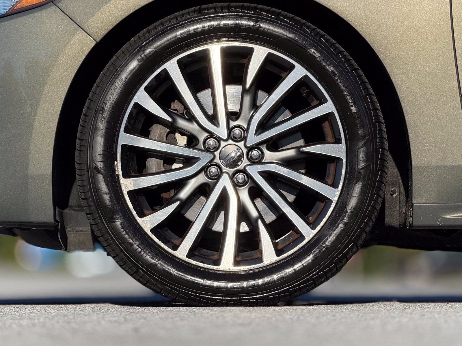 Used 2017 Lincoln Continental Select FWD image 18