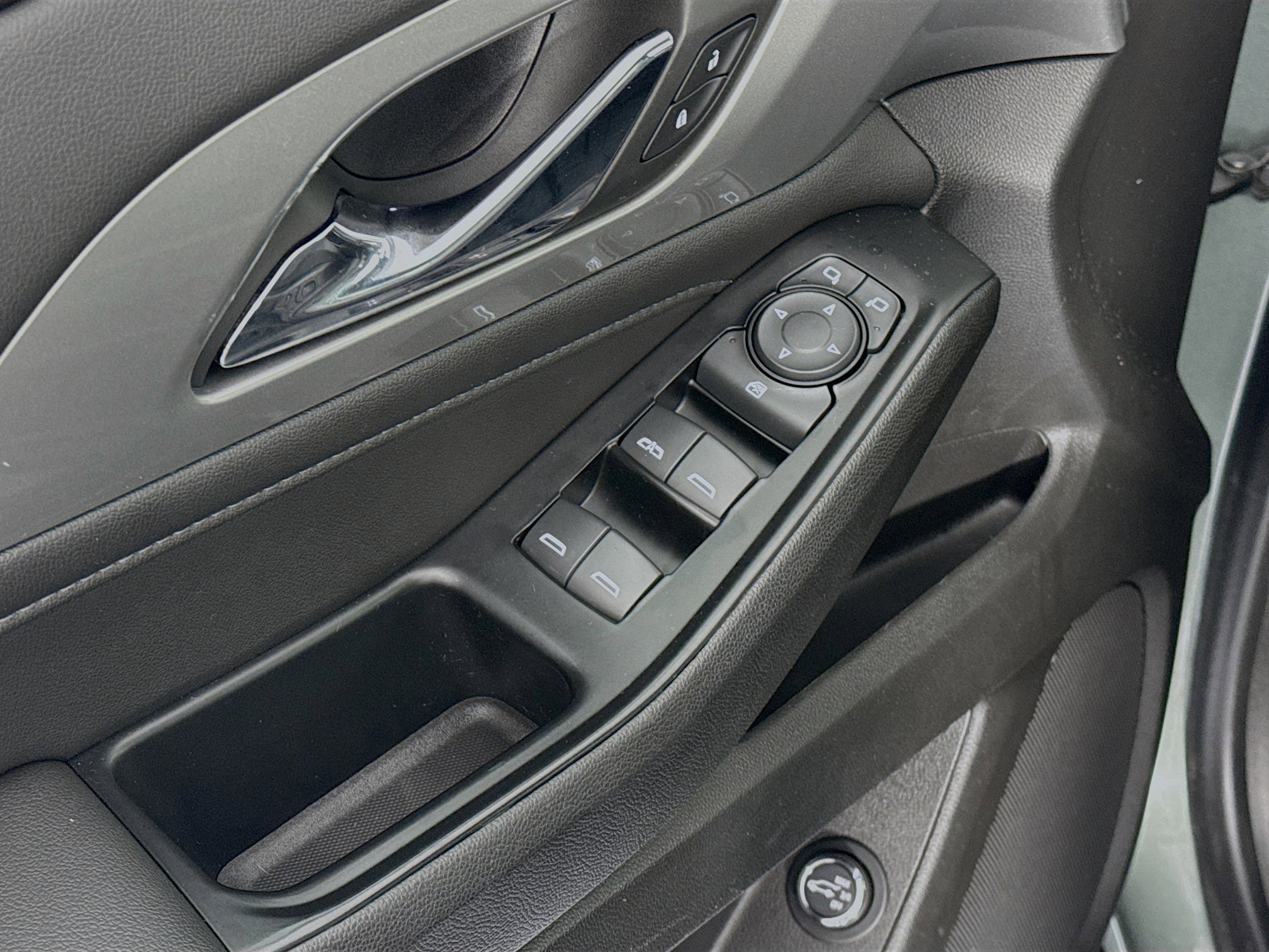 Used 2023 Chevrolet Traverse LT image 17