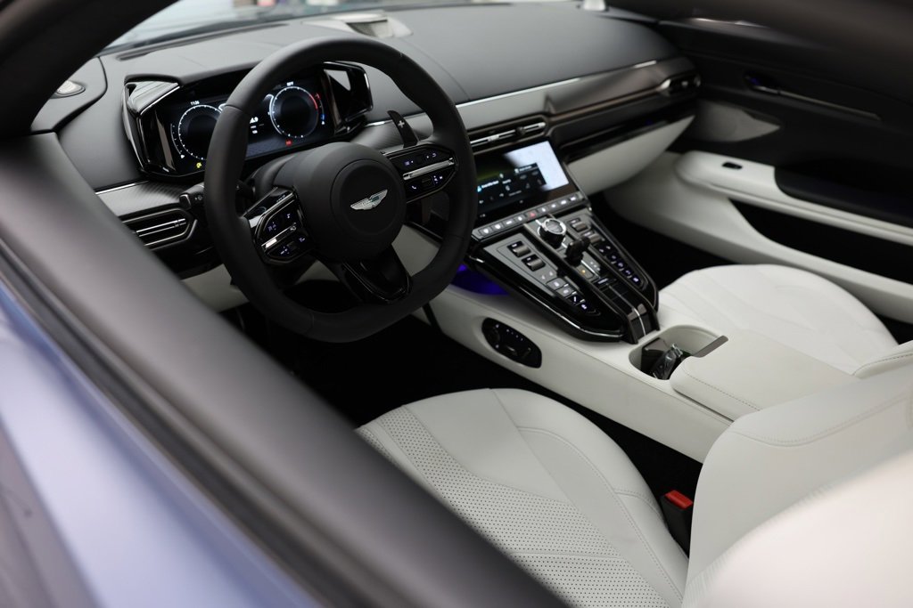 New 2025 Aston Martin V8 Vantage Coupe image 5