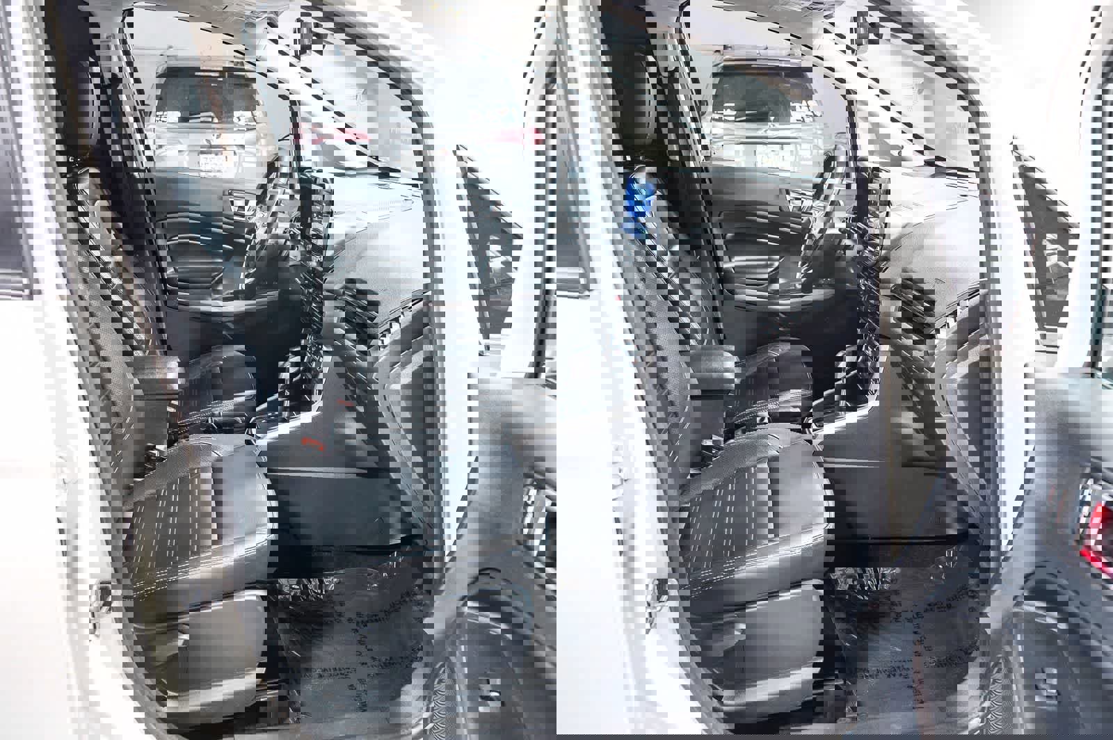 Used 2020 Ford EcoSport Titanium image 17