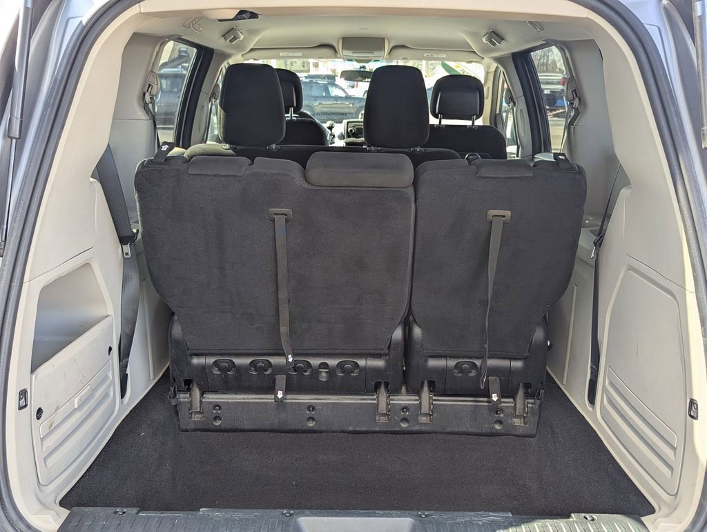 Used 2015 Dodge Grand Caravan American Value Package image 20