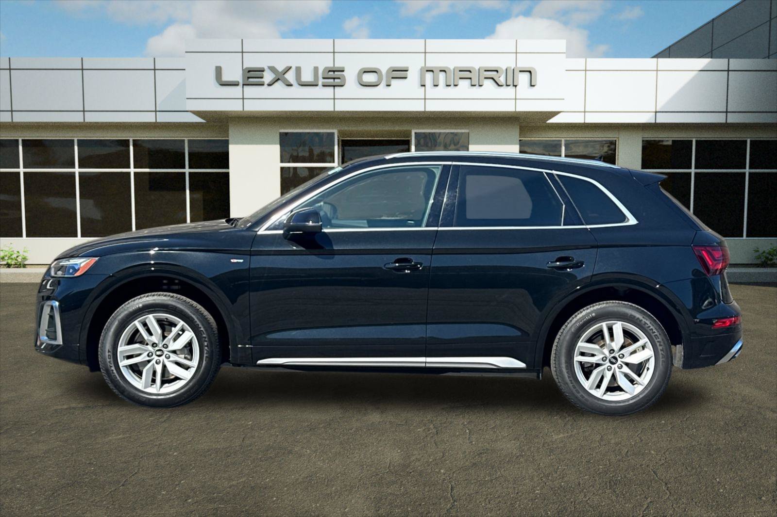 Used 2023 Audi Q5 2.0T Premium w/ Convenience Package AWD/4WD image 2