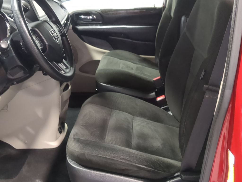 Used 2016 Dodge Grand Caravan American Value Package FWD image 18