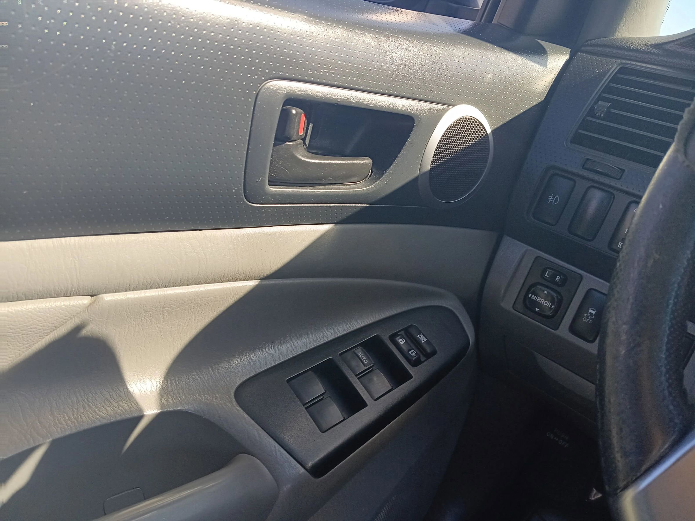 Used 2015 Toyota Tacoma 4x4 Double Cab image 25