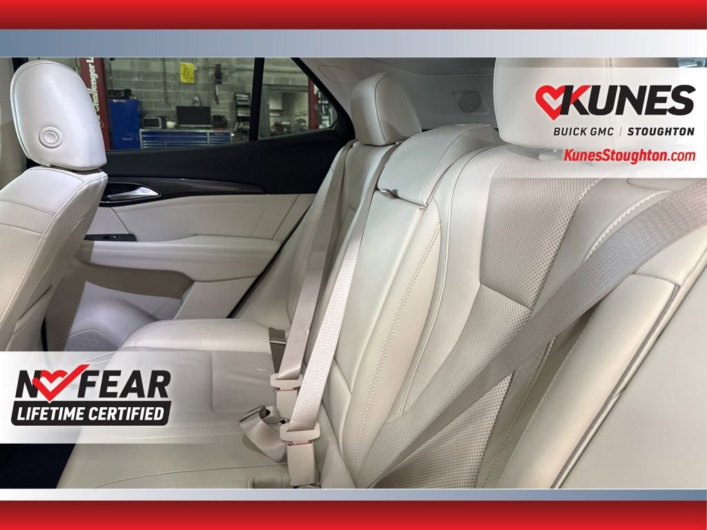 Used 2023 Buick Envision Essence image 38