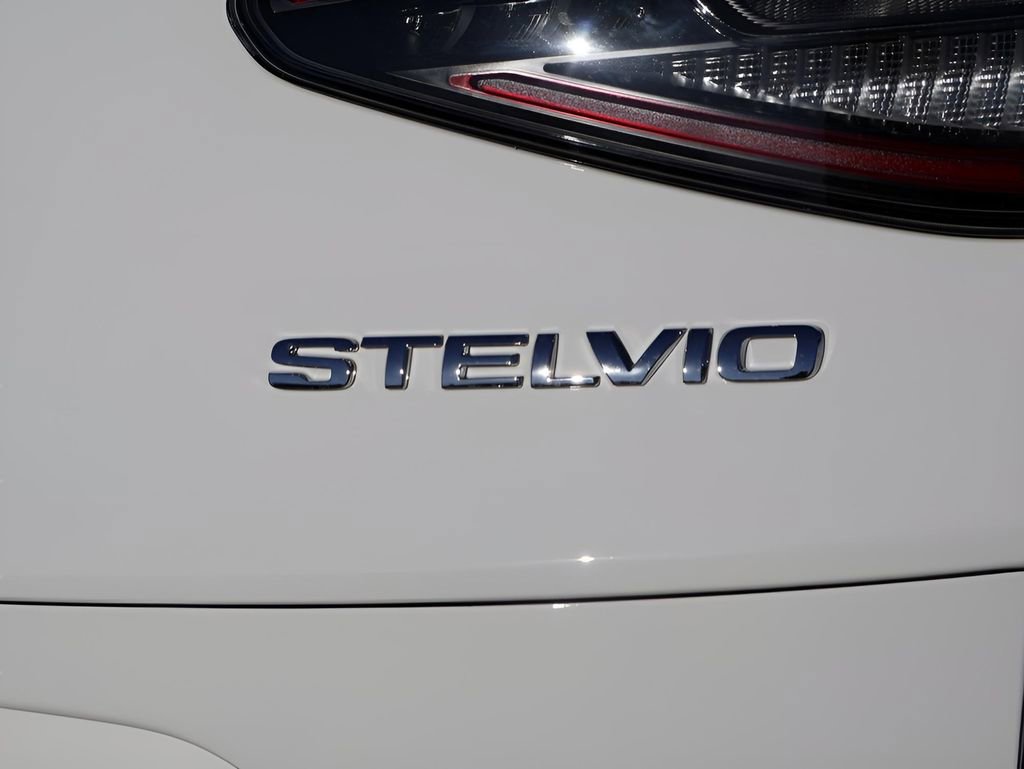 New 2025 Alfa Romeo Stelvio Sprint image 8