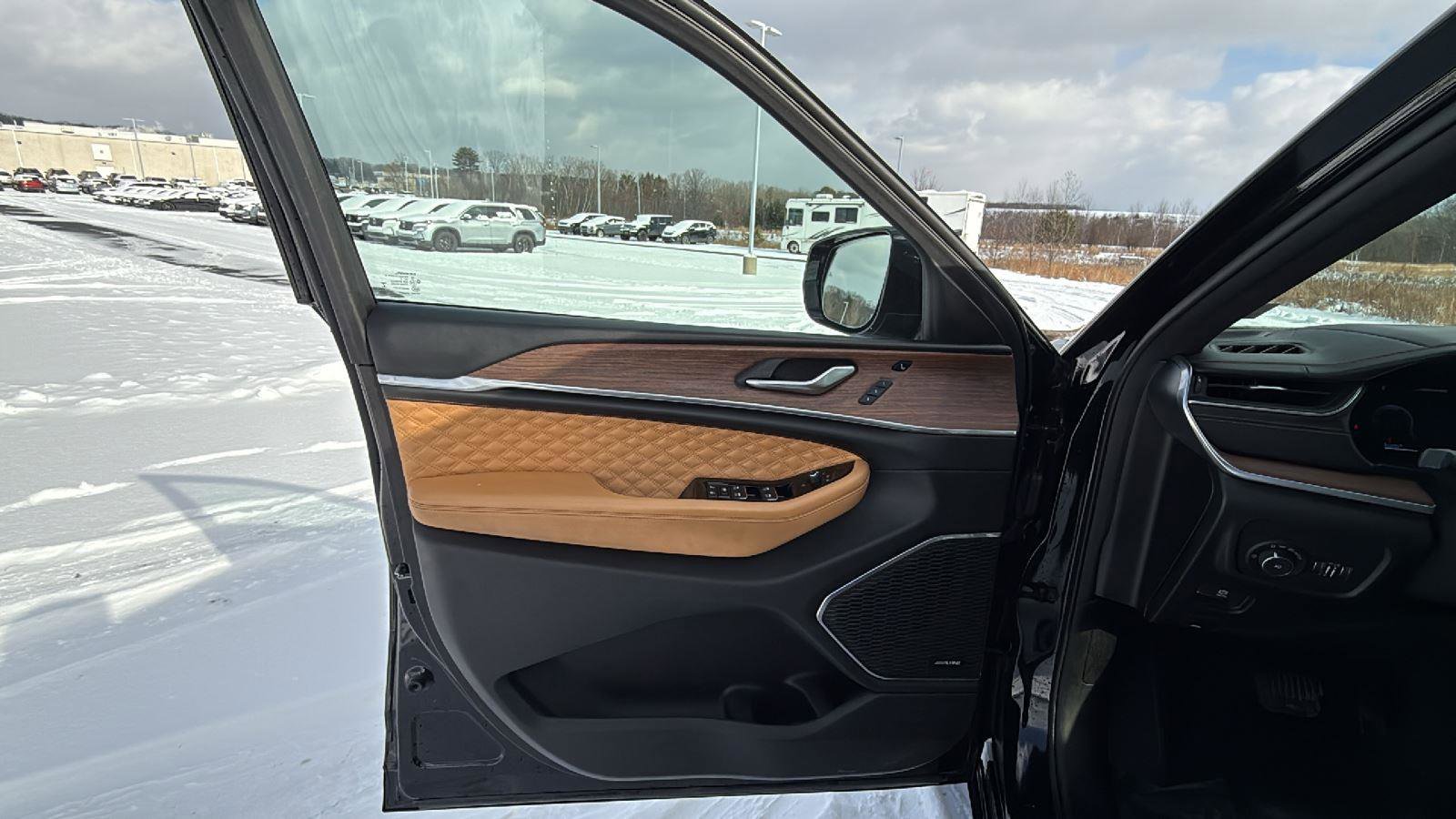 Used 2023 Jeep Grand Cherokee Summit w/ Adv Protech Group IV image 24