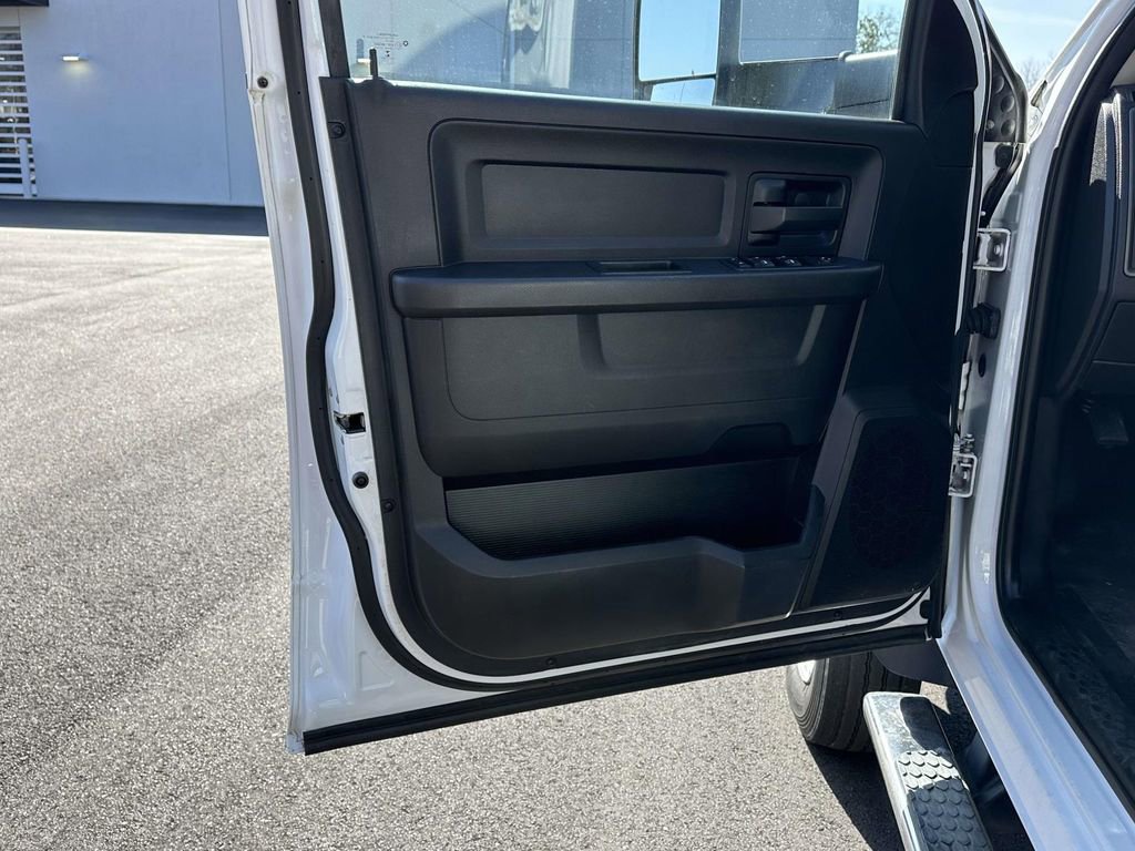 Used 2018 RAM 5500 Tradesman w/ Chrome Appearance Group image 5