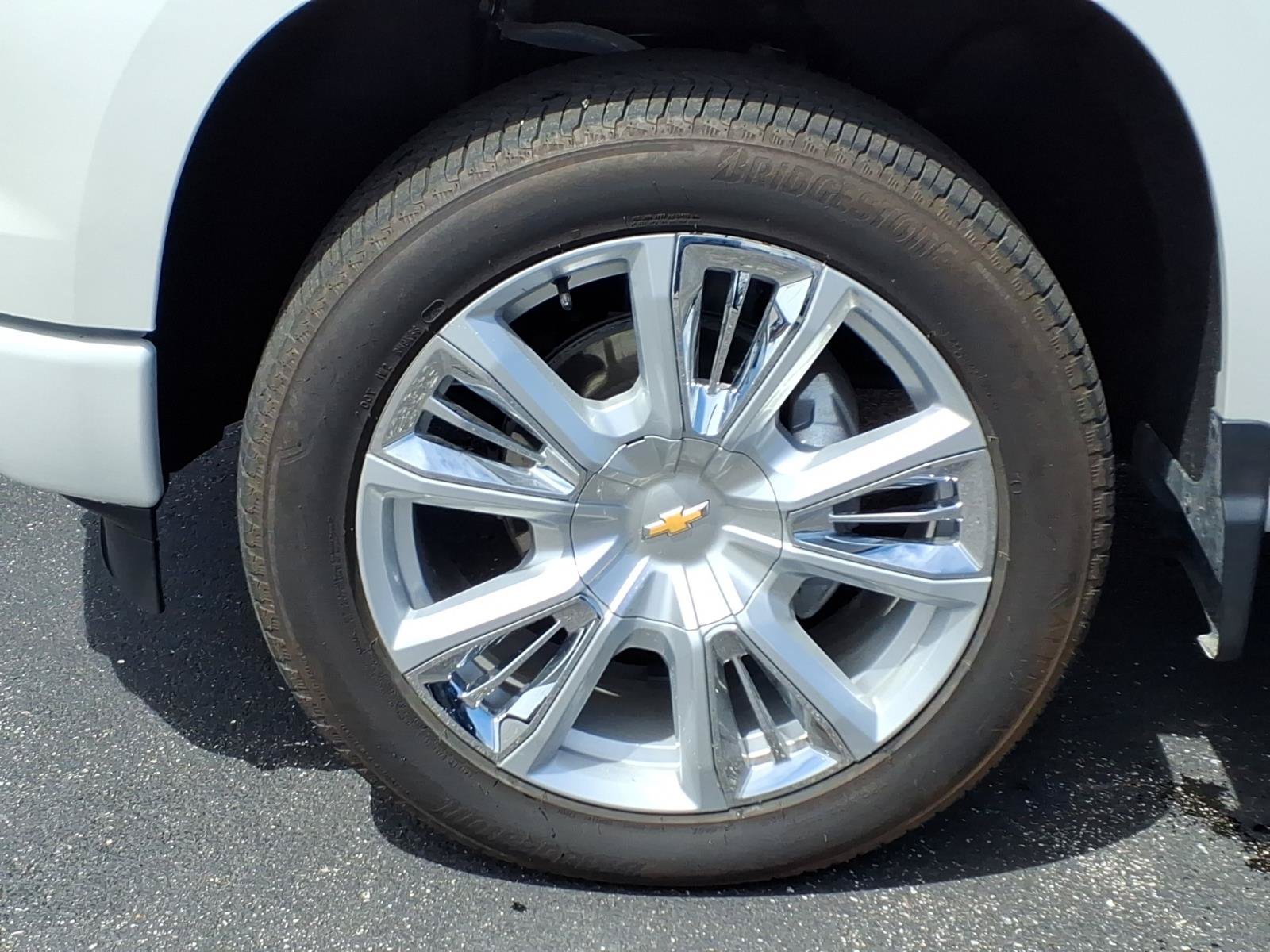 Used 2025 Chevrolet Silverado 1500 High Country AWD/4WD image 31