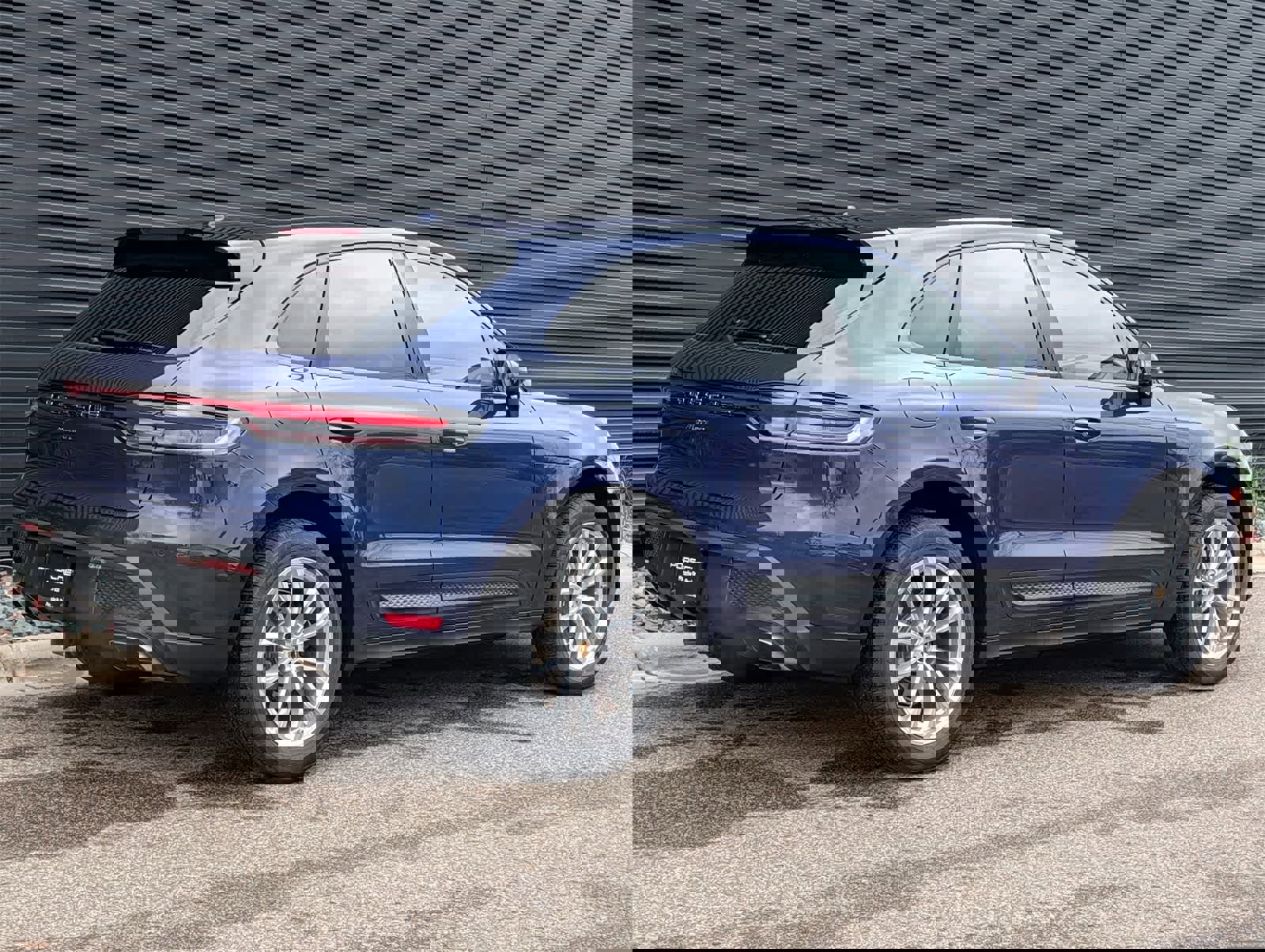 Used 2025 Porsche Macan image 24