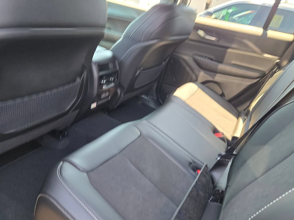 Used 2025 Jeep Grand Cherokee Altitude AWD/4WD image 8