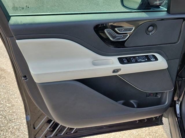 Used 2025 Lincoln Aviator Reserve w/ Illumination Package RWD image 18
