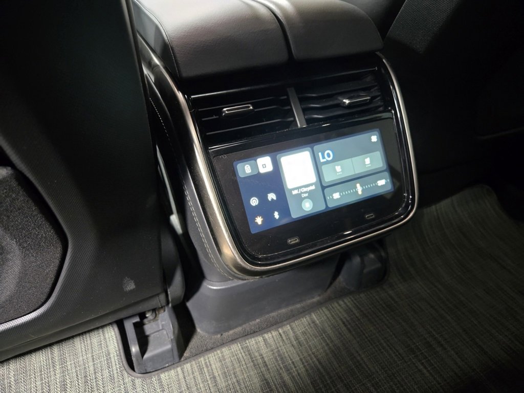 Used 2022 Rivian R1S Launch Edition image 33