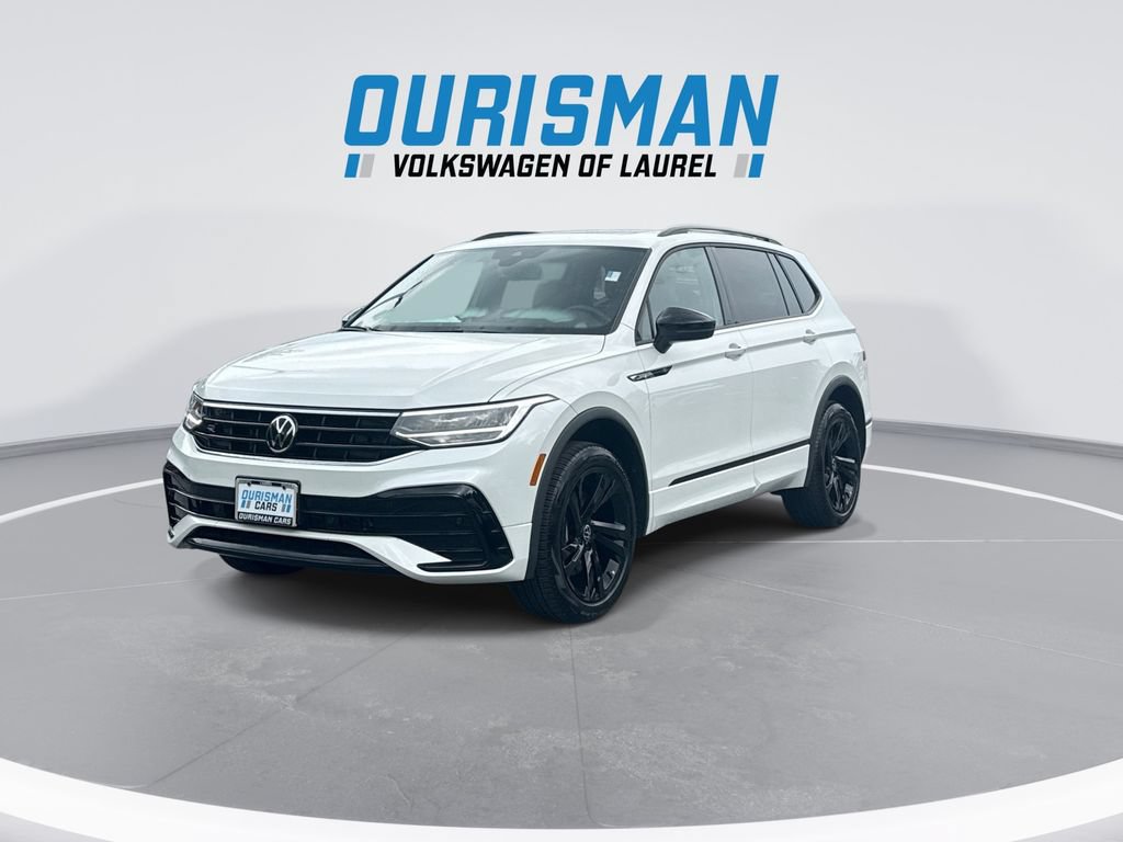 Used 2024 Volkswagen Tiguan SE R-Line AWD/4WD image 4