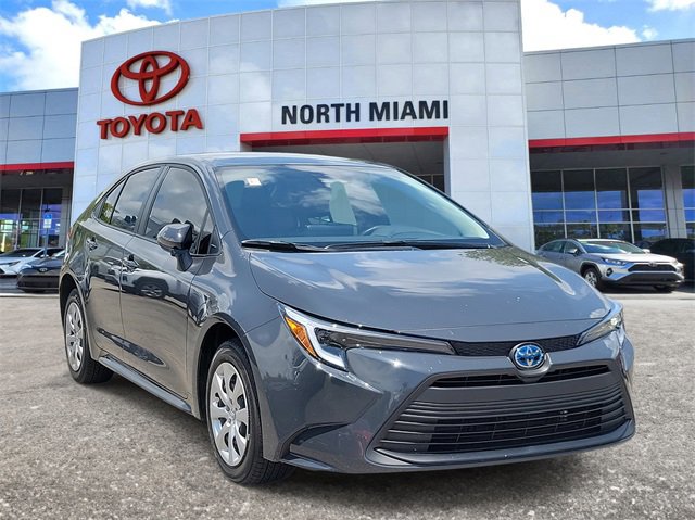 Used 2025 Toyota Corolla LE image 1