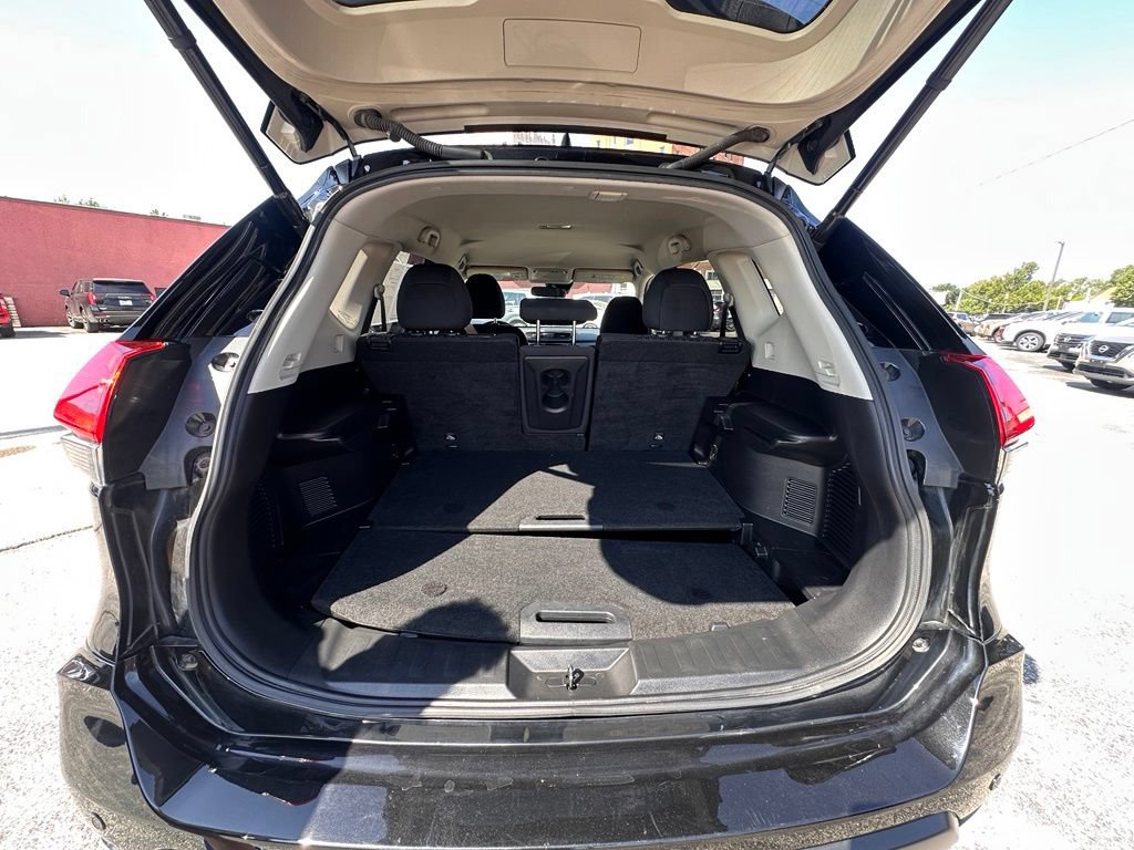 Used 2020 Nissan Rogue SV w/ Premium Package FWD image 5