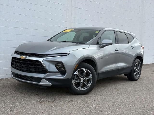 Used 2025 Chevrolet Blazer LT image 1