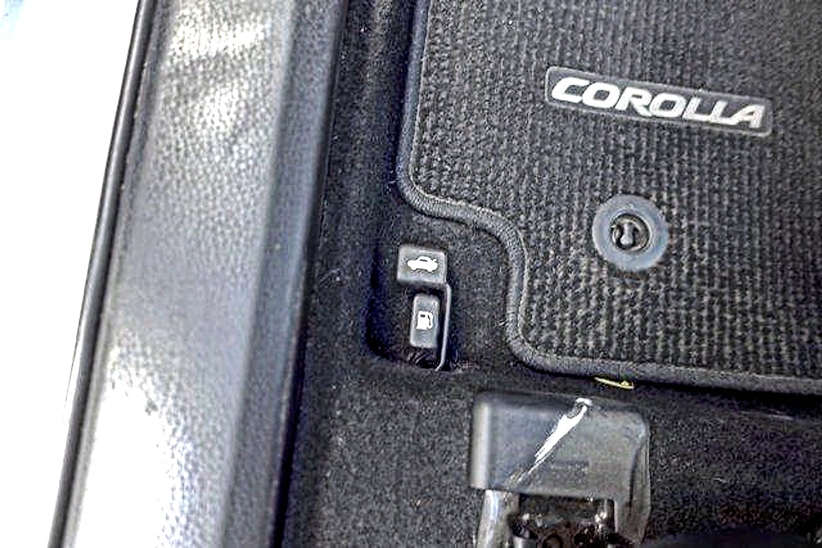 Used 2017 Toyota Corolla L FWD image 25