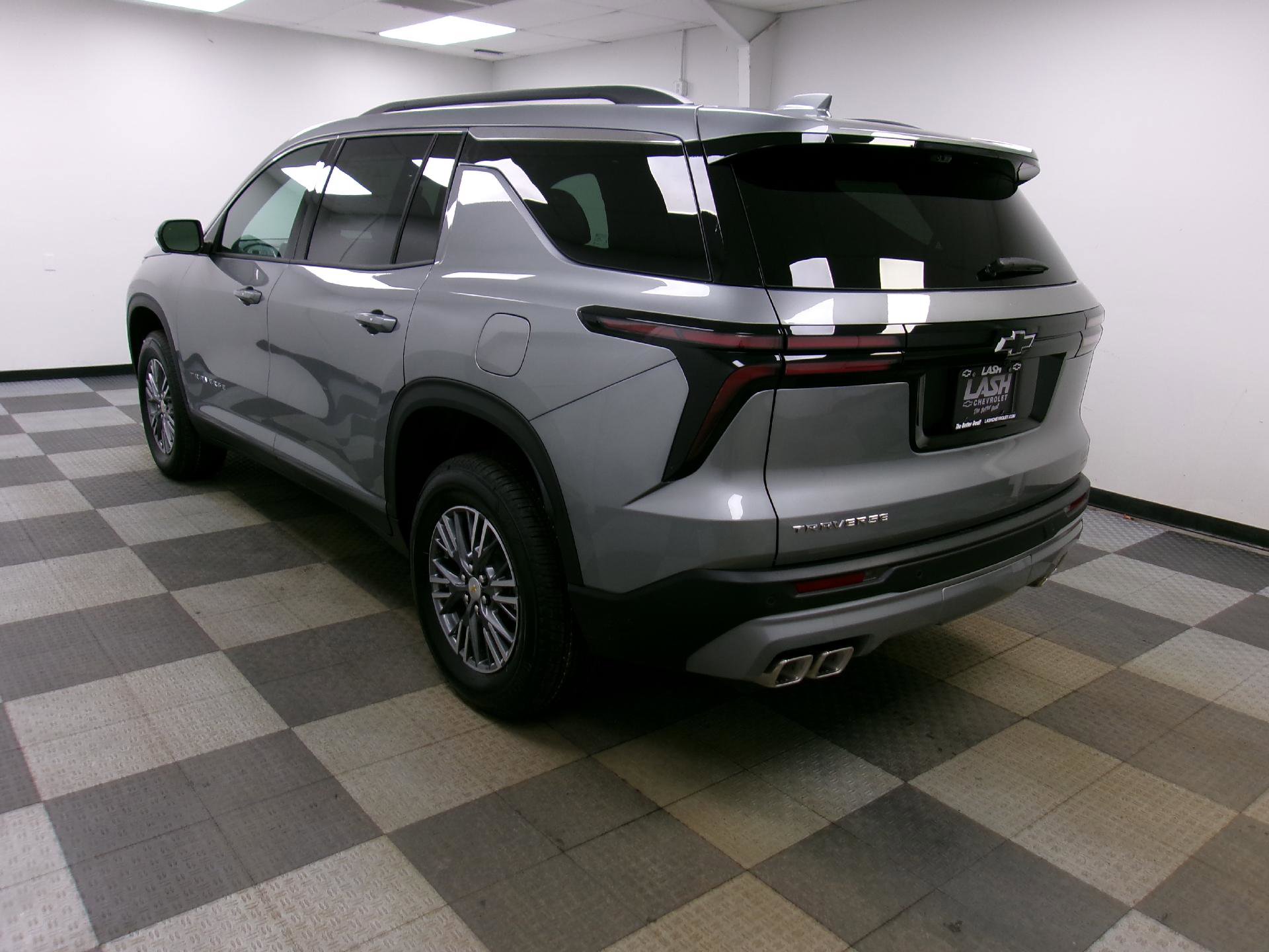 New 2026 Chevrolet Traverse LT w/ Driver Confidence Package FWD image 2