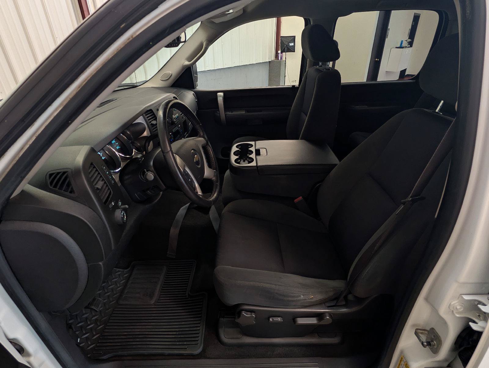 Used 2009 Chevrolet Silverado 1500 2WD Crew Cab w/ Exterior Plus Package image 19
