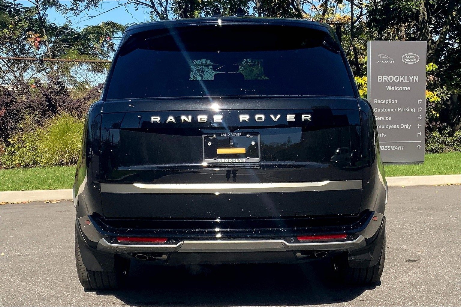 New 2025 Land Rover Range Rover SE image 4