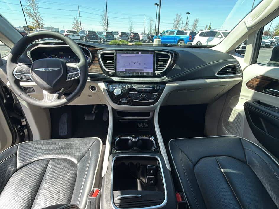 Used 2023 Chrysler Pacifica Limited FWD image 22