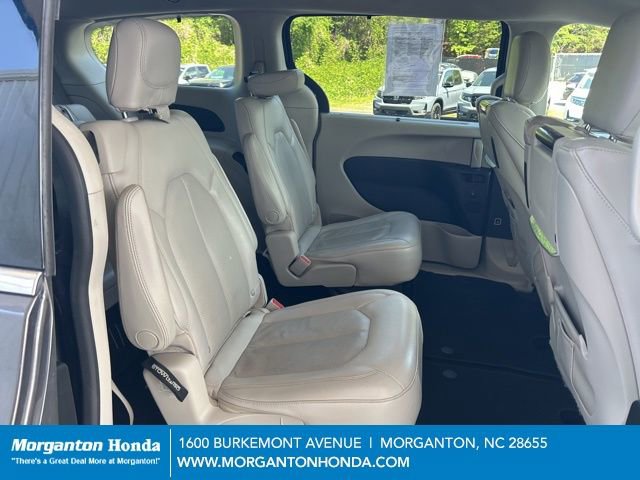 Used 2021 Chrysler Pacifica Touring-L w/ Uconnect Theater Family Group FWD image 35