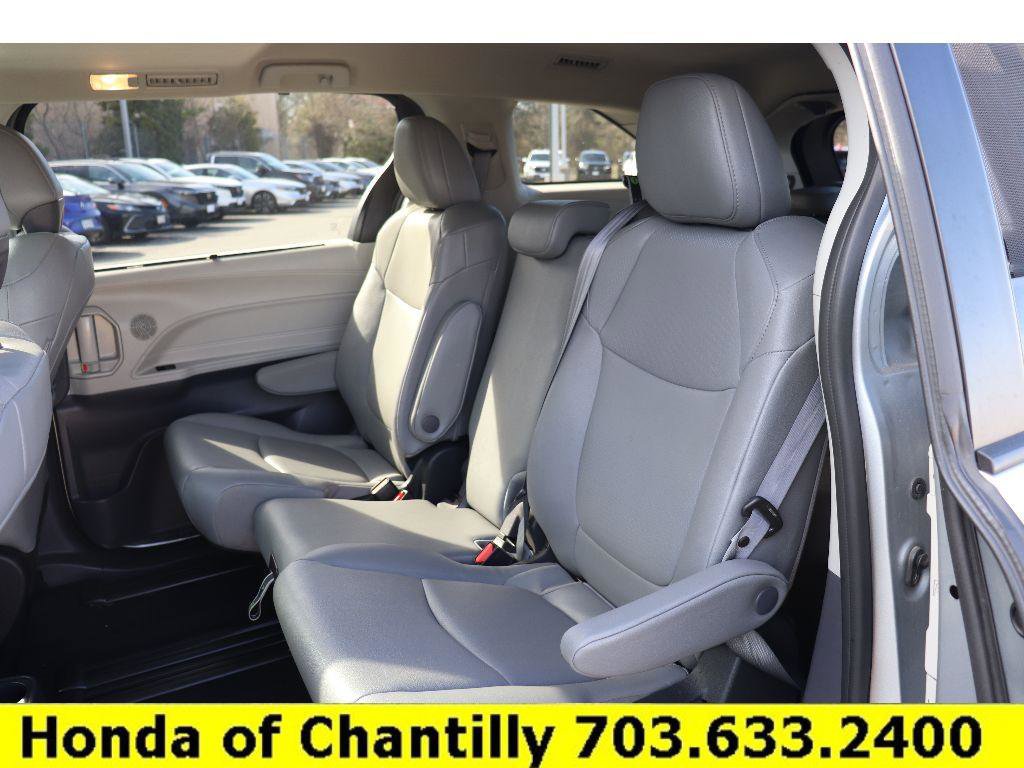Used 2024 Toyota Sienna XLE image 24