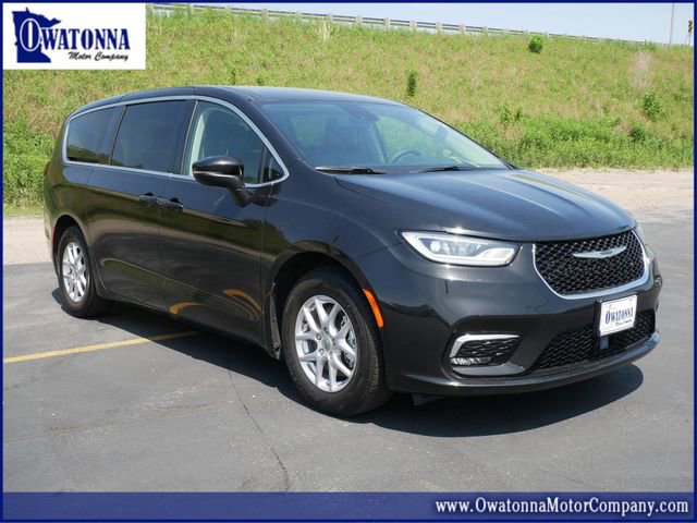 Used 2023 Chrysler Pacifica Touring-L