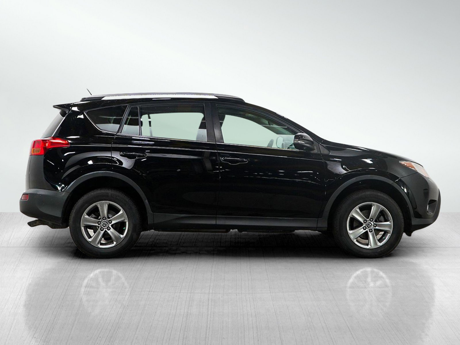 Used 2015 Toyota RAV4 XLE AWD/4WD image 6