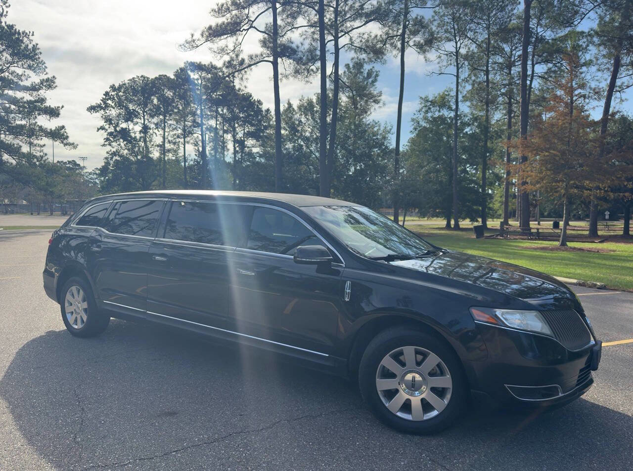 Used 2014 Lincoln MKT AWD image 3