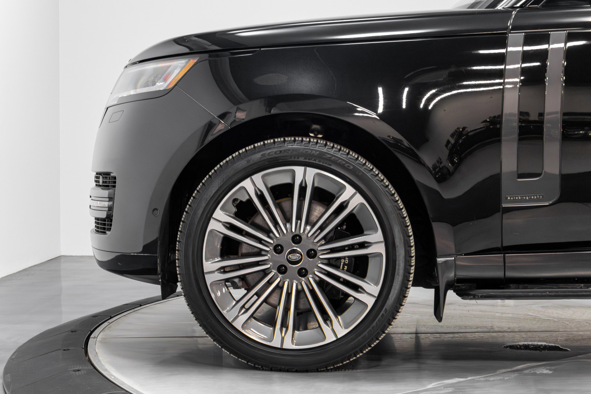Used 2023 Land Rover Range Rover Autobiography image 39