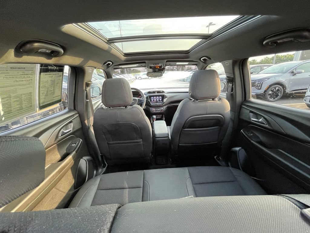Used 2023 Chevrolet TrailBlazer RS w/ Sun and Liftgate Package FWD image 23