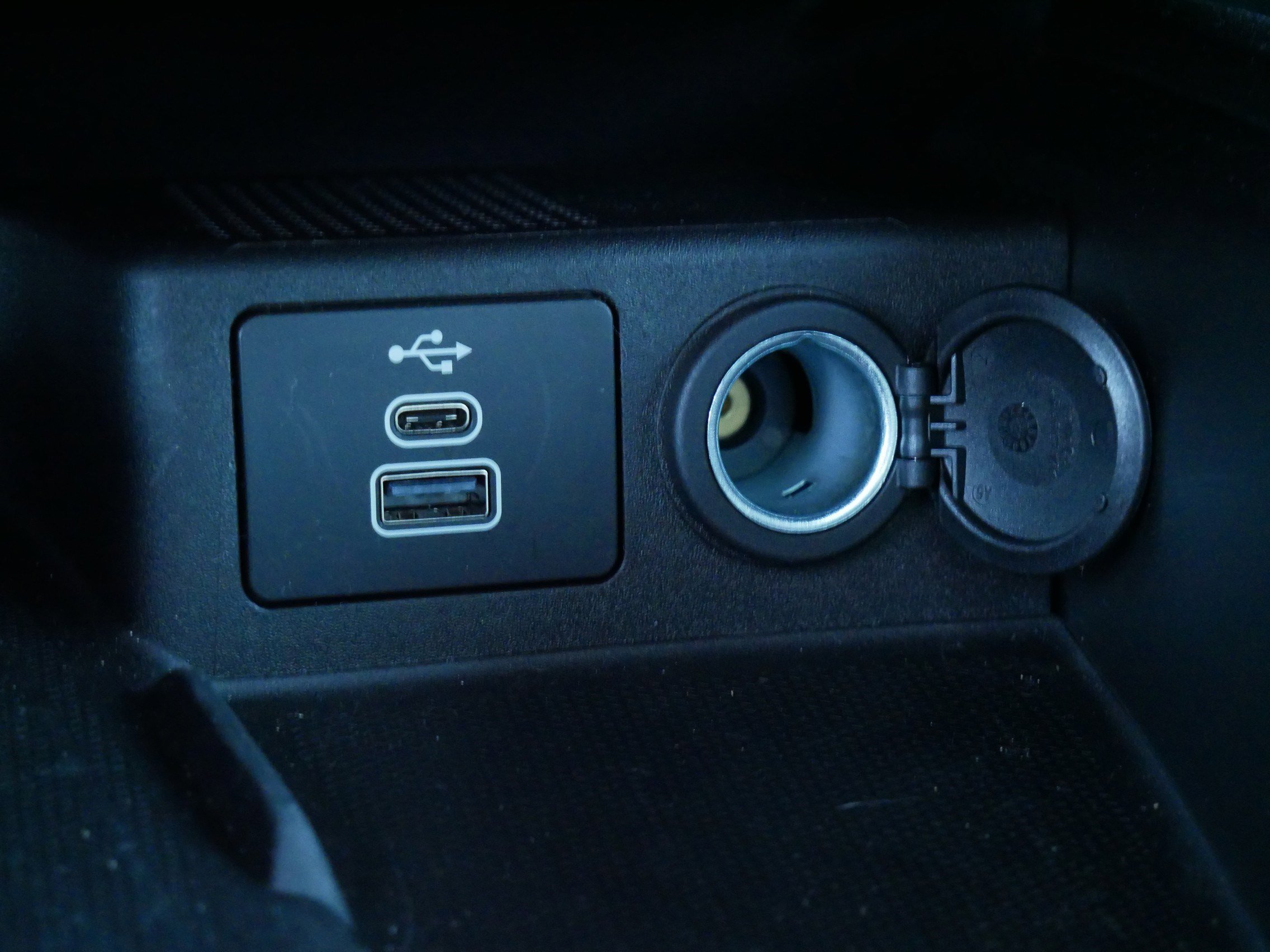 New 2025 Ford Escape PHEV w/ PHEV Premium Package image 31