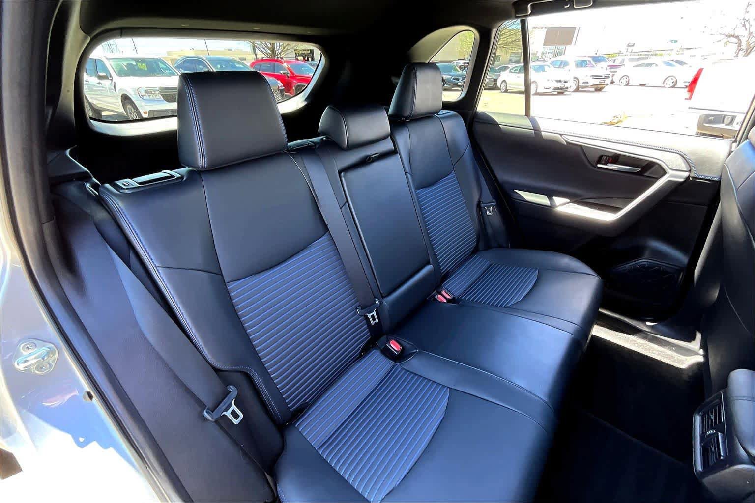 Used 2022 Toyota RAV4 XSE AWD/4WD image 18