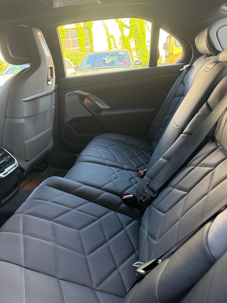 Used 2025 BMW 740i xDrive w/ Executive Package AWD/4WD image 9