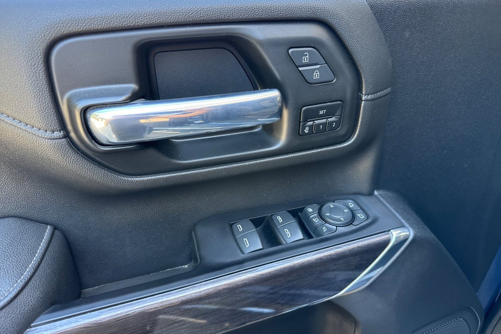 Used 2023 Chevrolet Silverado 2500 LTZ w/ LTZ Premium Package image 12