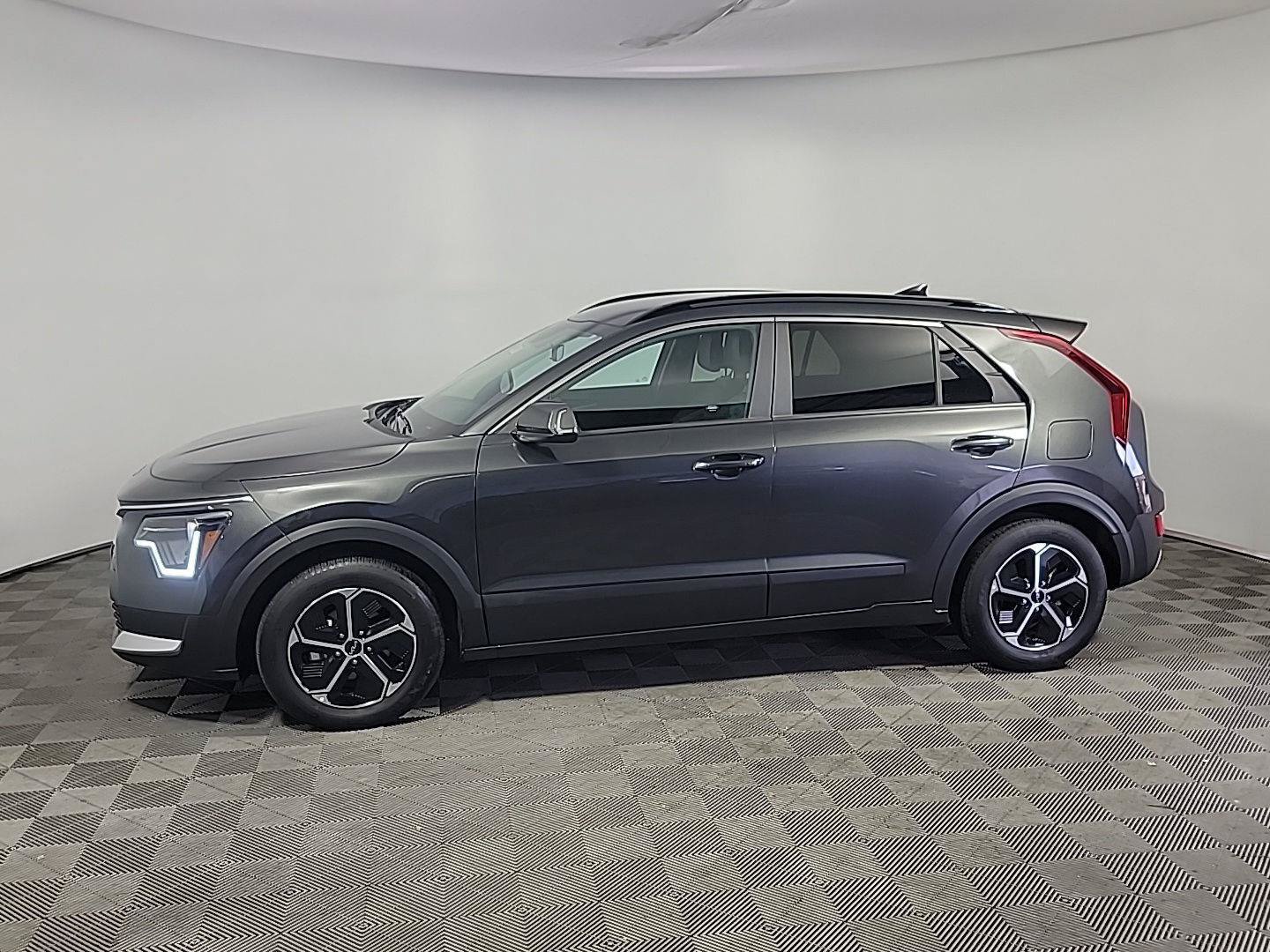 Certified 2023 Kia Niro EX FWD image 10