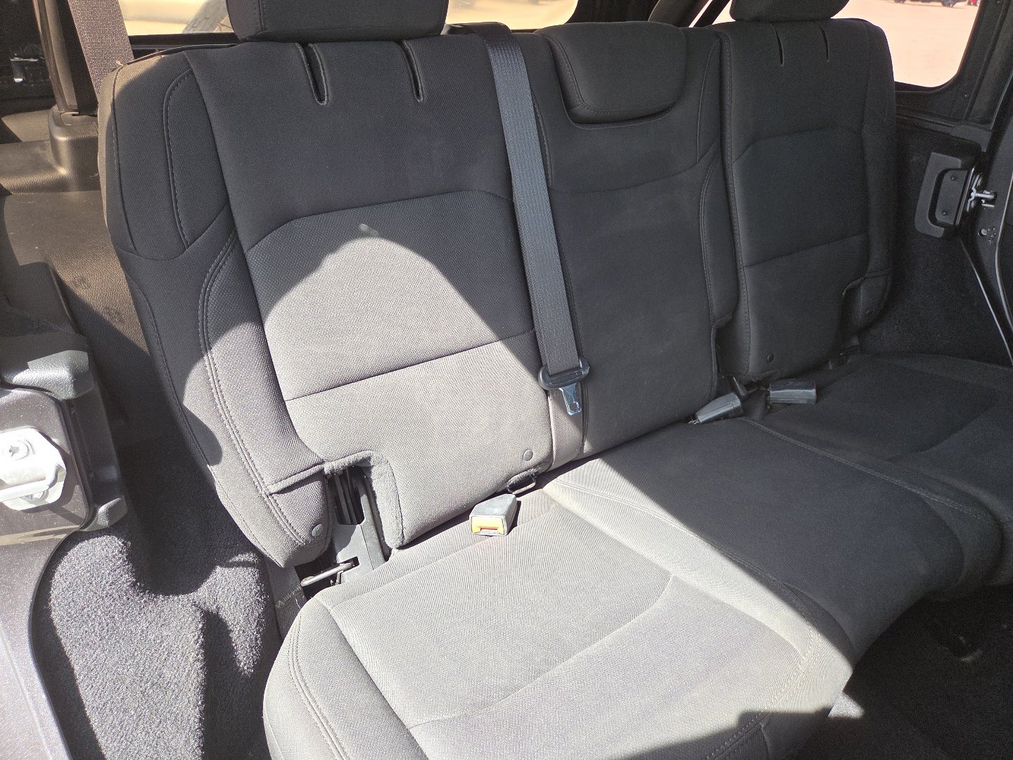 Used 2018 Jeep Wrangler Unlimited Sahara AWD/4WD image 19