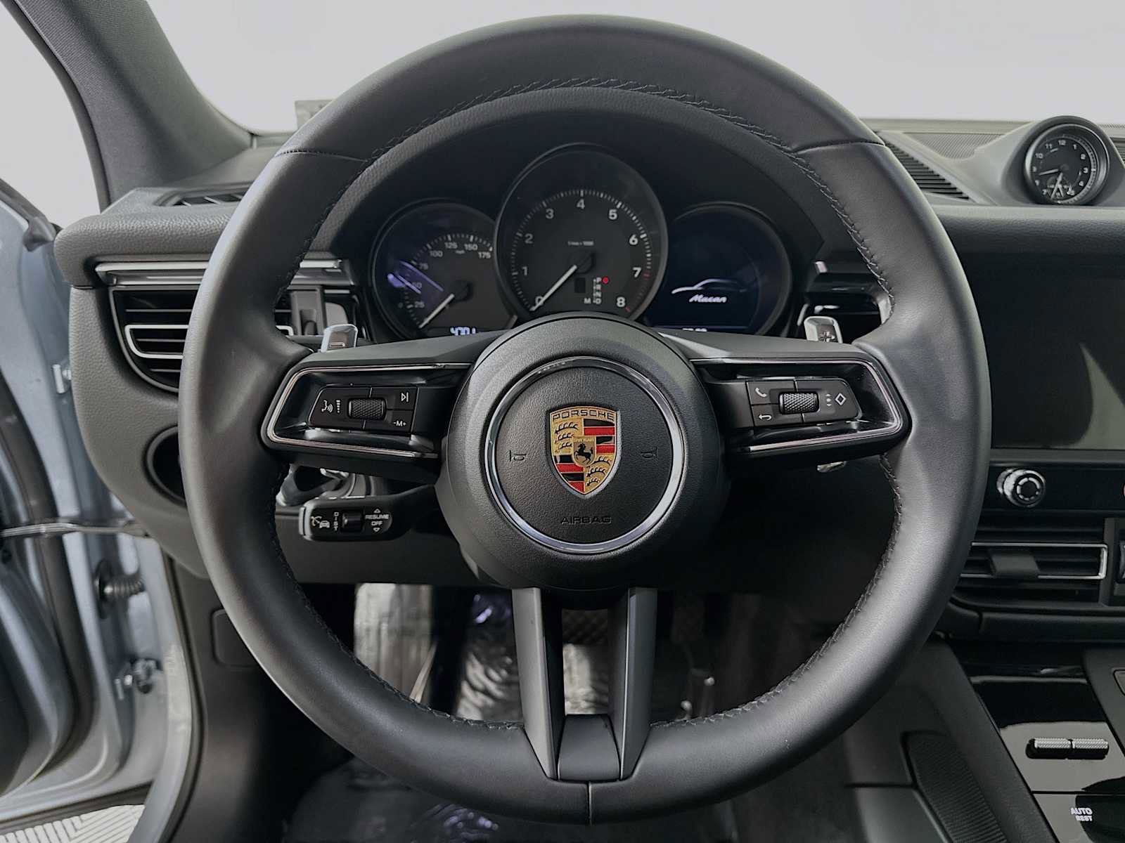 Certified 2025 Porsche Macan image 14