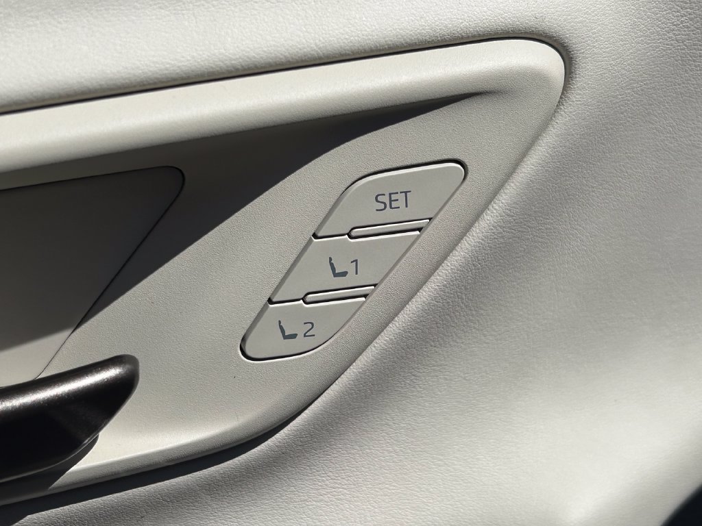 Used 2024 Toyota Crown AWD/4WD image 25
