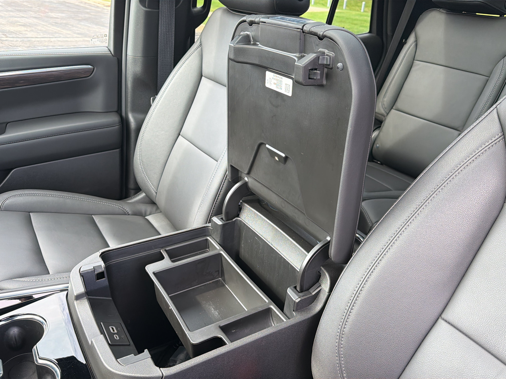 Used 2025 Chevrolet Tahoe Z71 w/ Comfort Package AWD/4WD image 19