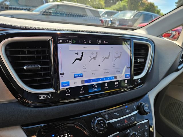Used 2024 Chrysler Pacifica Touring-L FWD image 30
