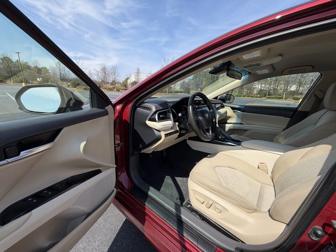 Used 2018 Toyota Camry LE image 14