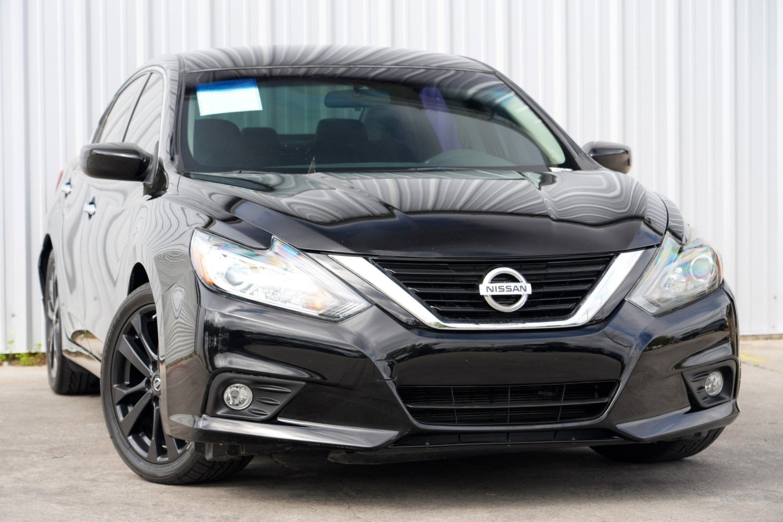 Used 2018 Nissan Altima 2.5 SR w/ SR Midnight Edition FWD image 2