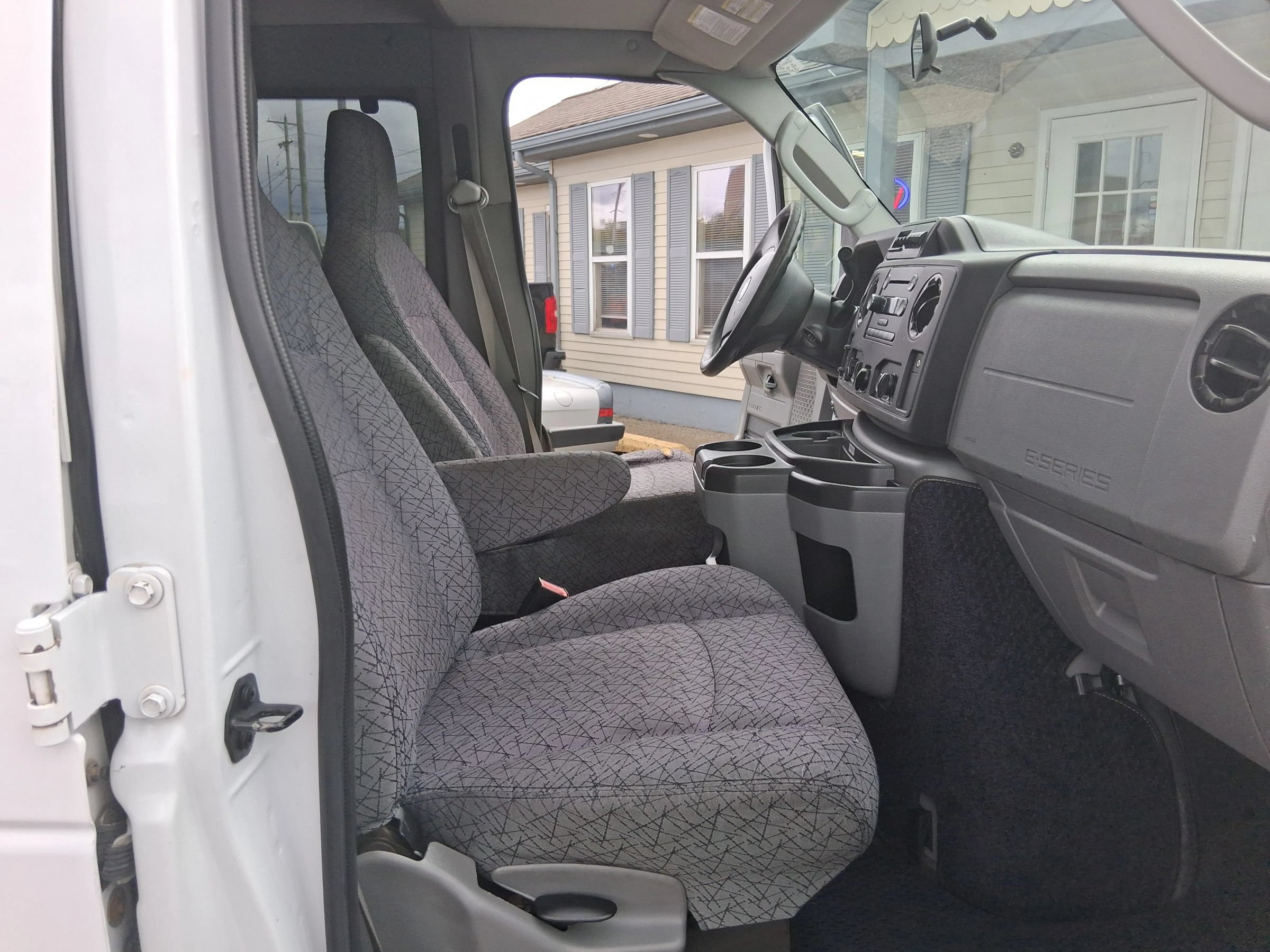 Used 2014 Ford E-250 and Econoline 250 Extended RWD image 13